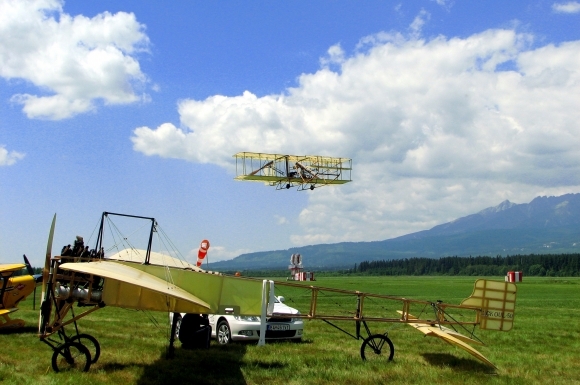 Replika lietadla bratov Wrightovcov vzlietla