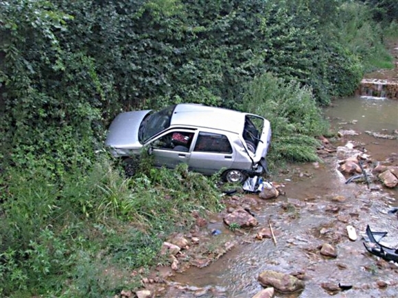 Auto v potoku