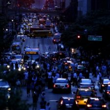 Manhattanhenge rozžiaril ulice New Yorku