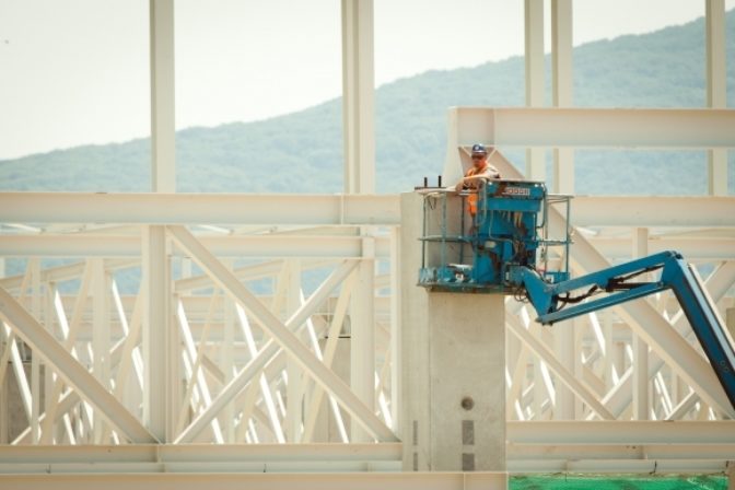 Položili základný kameň karosárne