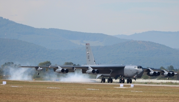 Bombardér B 52 na Sliači