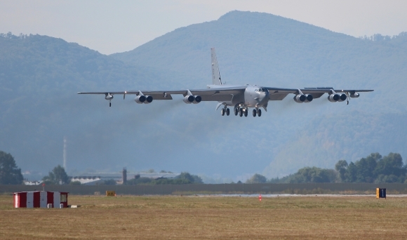 Bombardér B 52 na Sliači