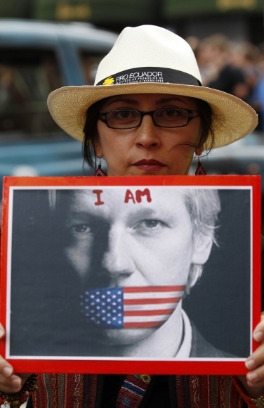 Ekvádor udelil Assangeovi azyl