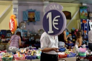 Gréci bojujú o euro
