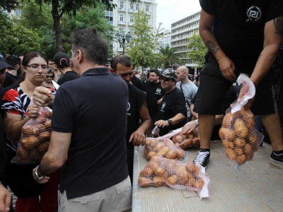 Grécki neonacisti rozdávali jedlo, dali ho len Gré