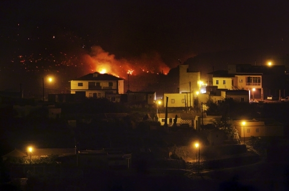 Hasiči bojujú s požiarmi v Španielsku