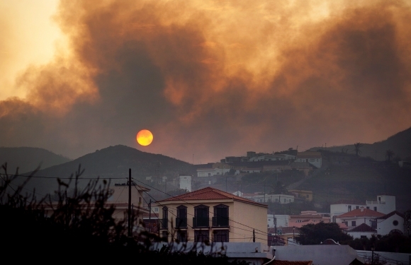 Hasiči bojujú s požiarmi v Španielsku