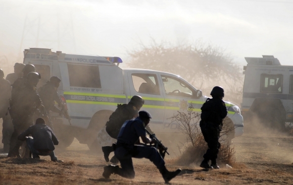 Juhoafrickí baníci sa pobili s policajtmi