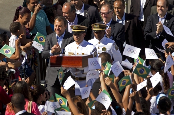 Olympijská vlajka je v Brazílií