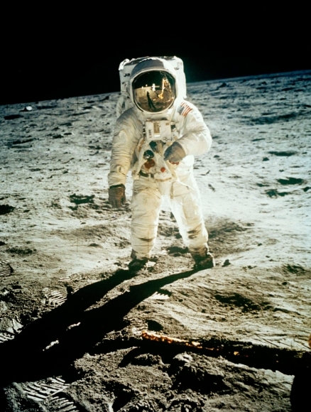 Prví ľudia na Mesiaci