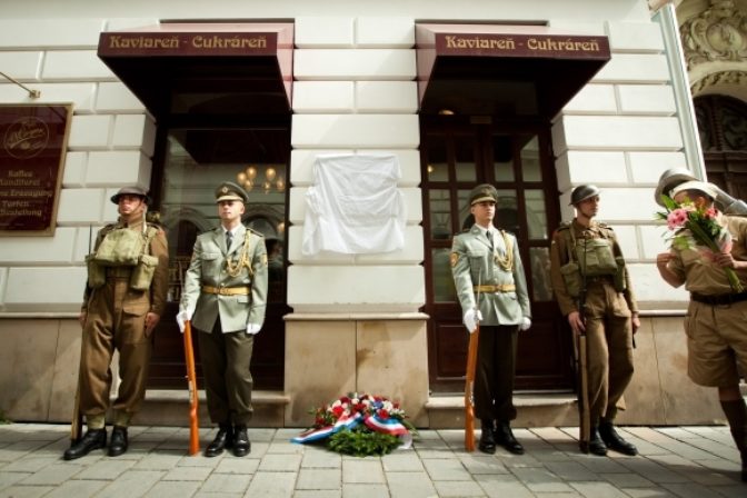 V Bratislave odhalili pamätnú tabuľu generála Anto