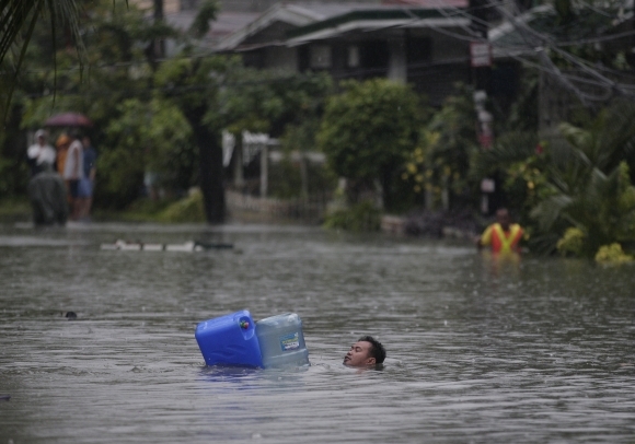 Záplavy ochromili život miestnych obyvateľov