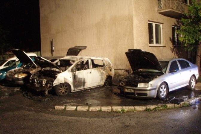 Zhorené autá na Floriánskej ulici v Košiciach