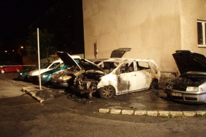 Zhorené autá na Floriánskej ulici v Košiciach