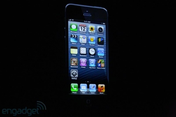 Apple predstavil iPhone 5
