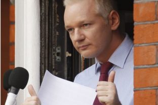 Zakladateľ projektu WikiLeaks rečnil v Londýne