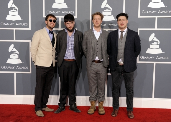 Červený koberec 54. cien Grammy