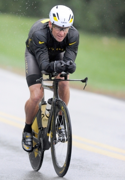 Lance Armstrong si vyskúšal triatlon