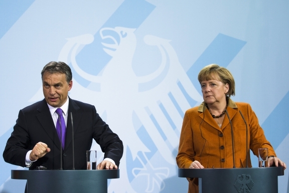 Merkelová a Orbán