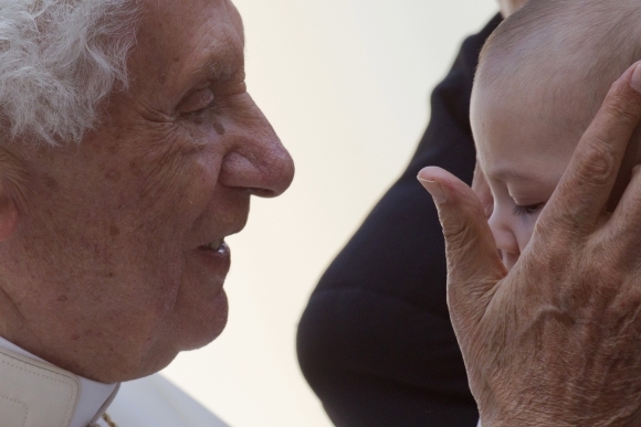 Pápež a dieťa