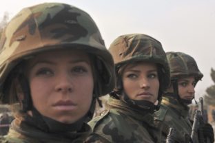 Kosovo budú strážiť pekné ženy