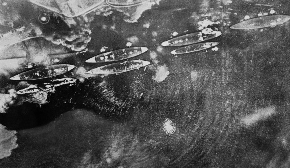 Pearl Harbor počas útoku Japoncov