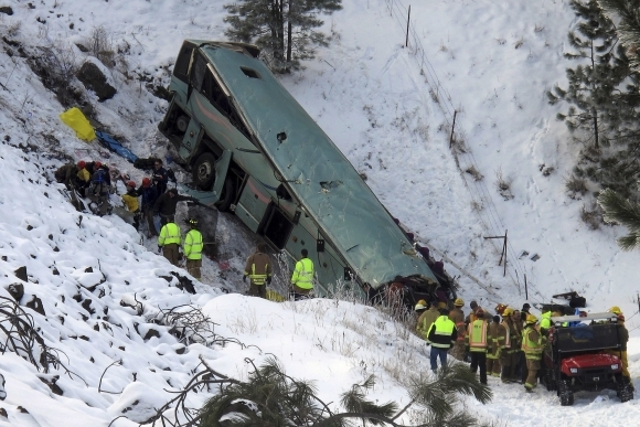 Pri páde autobusu zahynulo deväť ľudí
