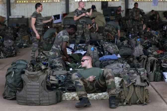Francúzi nasadili proti povstalcom v Mali 750 voja