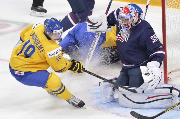 Hokejisti USA porazili vo finále Švédov 3:1