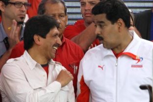 Nicolas Maduro (vpravo)