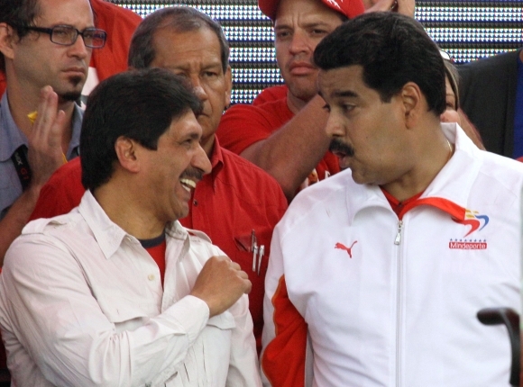 Nicolas Maduro (vpravo)