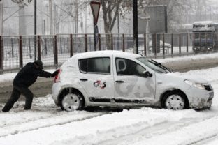 Sneh potrápil Európu