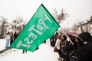 Štrajk učiteľov pred úradom vlády