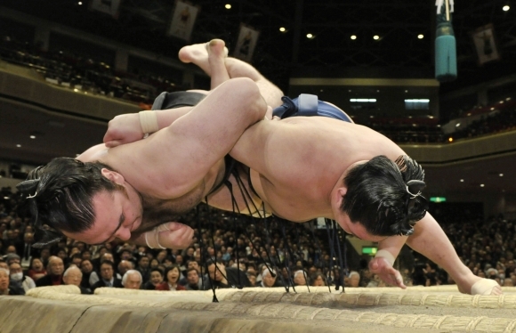 Sumo turnaj v Tokiu púta pozornosť