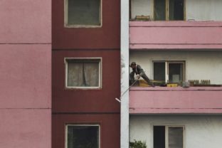 Maľovanie balkónov v Severnej Kórei