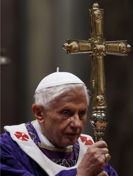 Pápež Benedikt XVI. sa rozlúčil s veriacimi