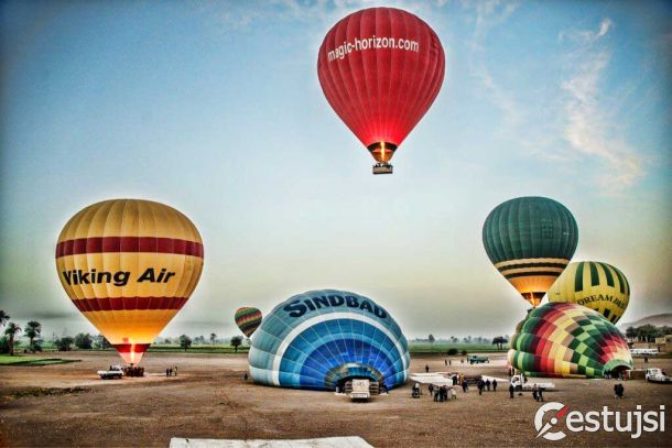 Pri výbuchu balóna v Luxore zahynulo 19 turistov