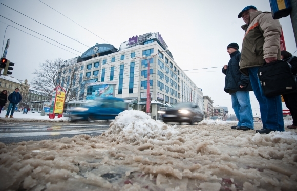 Sneh komplikoval život Bratislavčanom