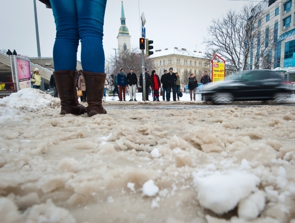 Sneh komplikoval život Bratislavčanom