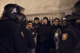 Španielska polícia zadržala desaťtisíce ľudí
