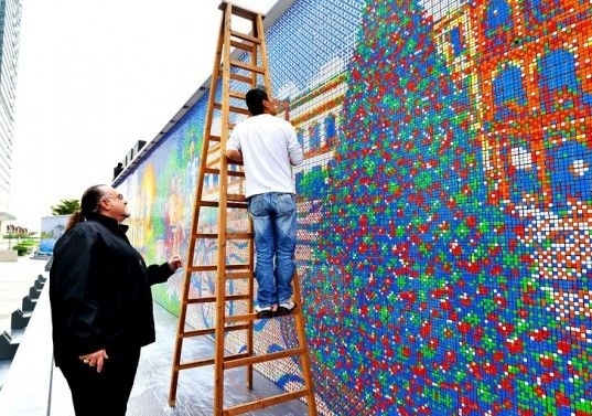 V Číne postavili rekordnú mozaiku z Rubikových koc