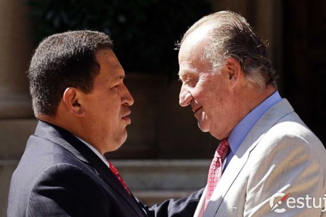 Chavez zomrel, Carlos prežil