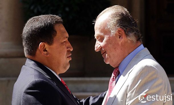 Chavez zomrel, Carlos prežil