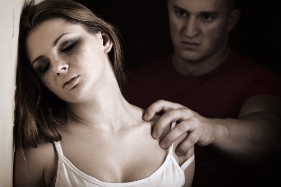 Domáce násilie, žena, plač