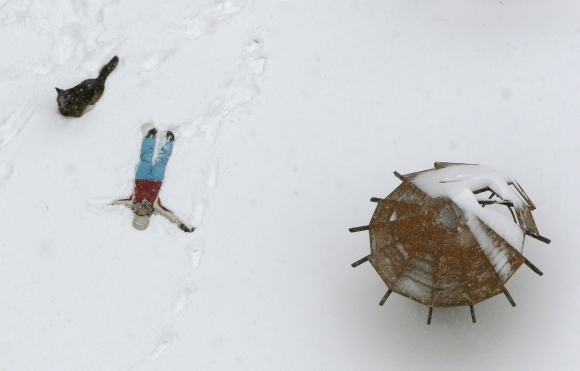Dopravu na Ukrajine paralyzoval sneh