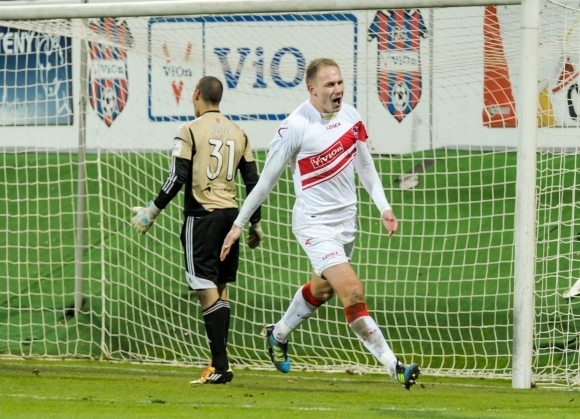 Milan Pavlovič z FC Vion Zlaté Moravce (vpravo)