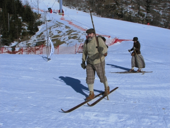 Nostalgickí lyžiari v Tatranskej Lomnici