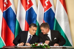 Orbán lichotil Ficovi