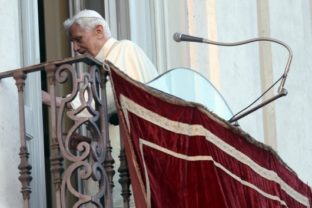 Pápež Benedikt XVI. rezignoval