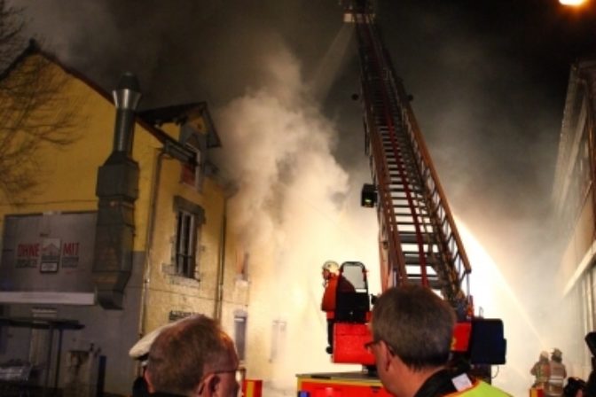 Pri požiari domu zomrelo sedem ľudí